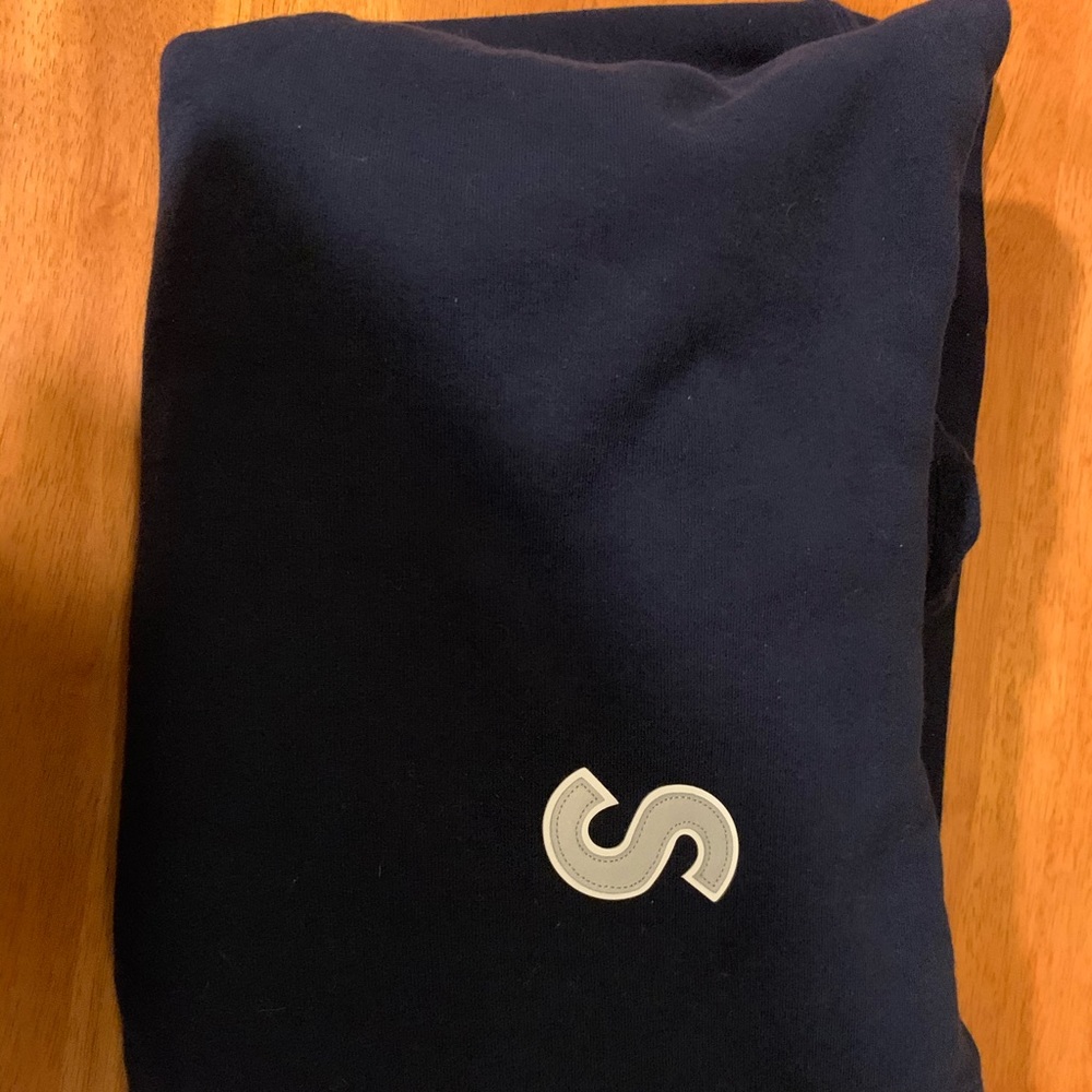 Surpreme hoodie, comes with 2 stickers and origina